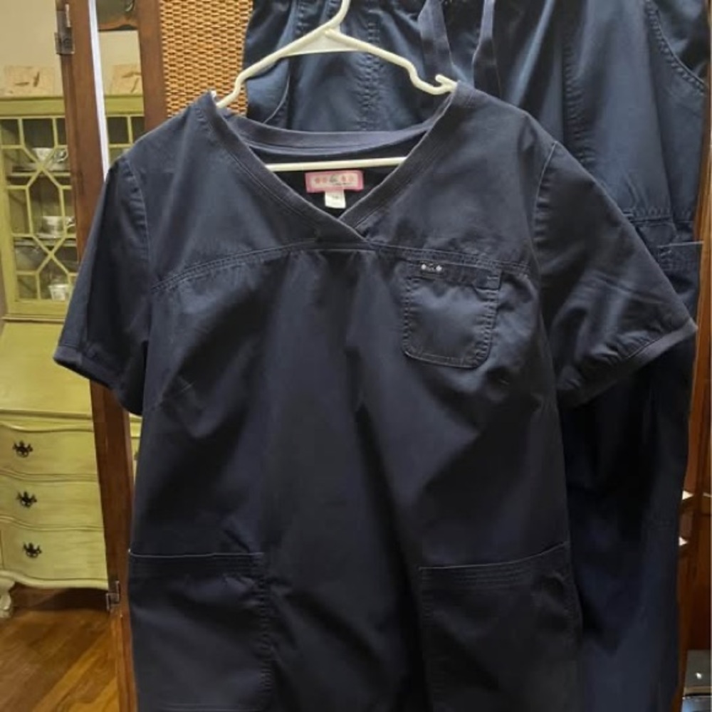 Women’s Koi Scrubs Set 2X